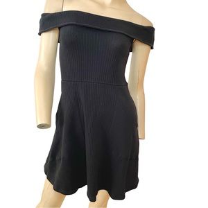 Free People Beach- Corrine blk ribbed off the shoulder mini dress w/ pockets- S